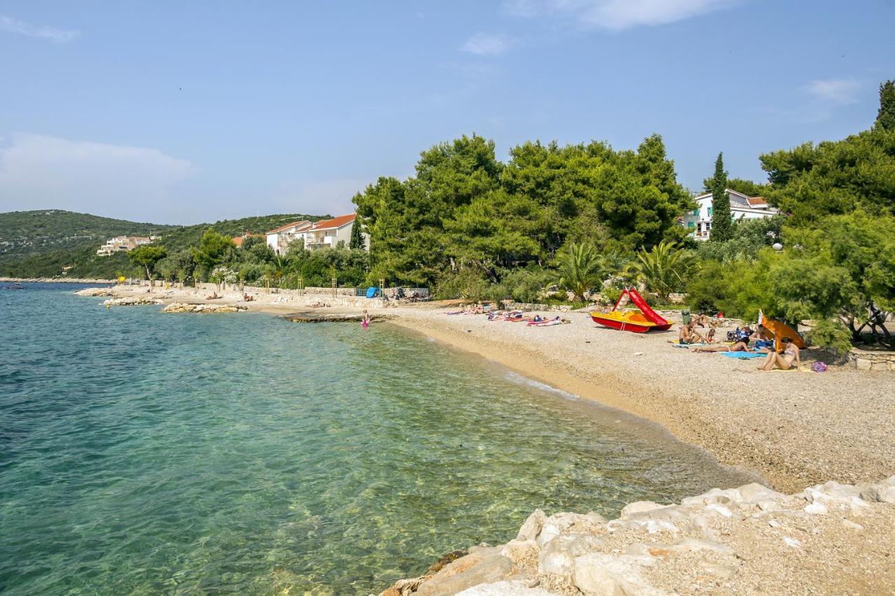 Apartments By The Sea Maslinica, Solta - 14748 외부 사진