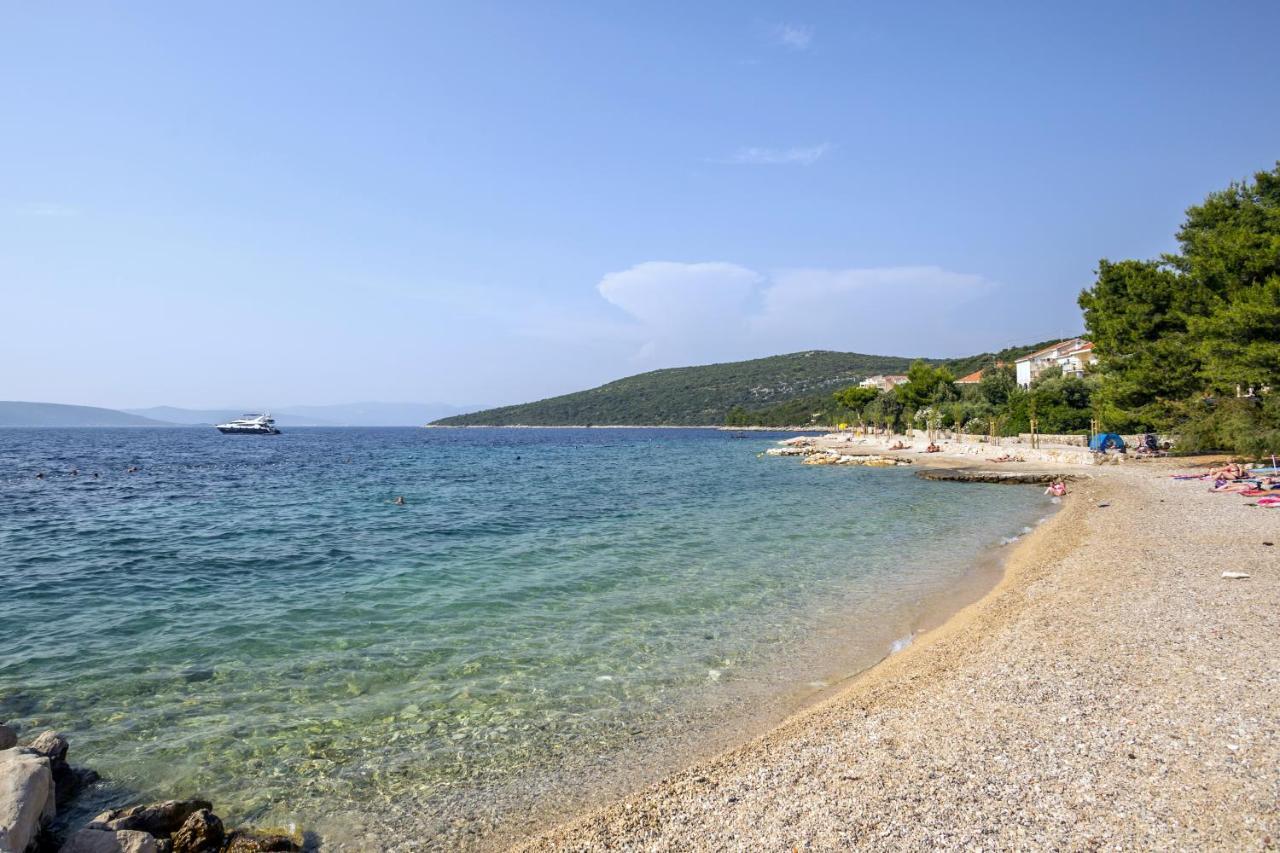 Apartments By The Sea Maslinica, Solta - 14748 외부 사진