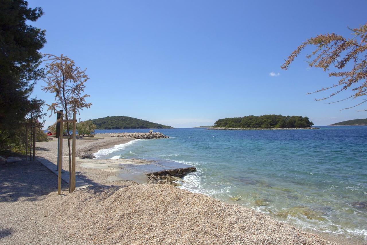 Apartments By The Sea Maslinica, Solta - 14748 외부 사진