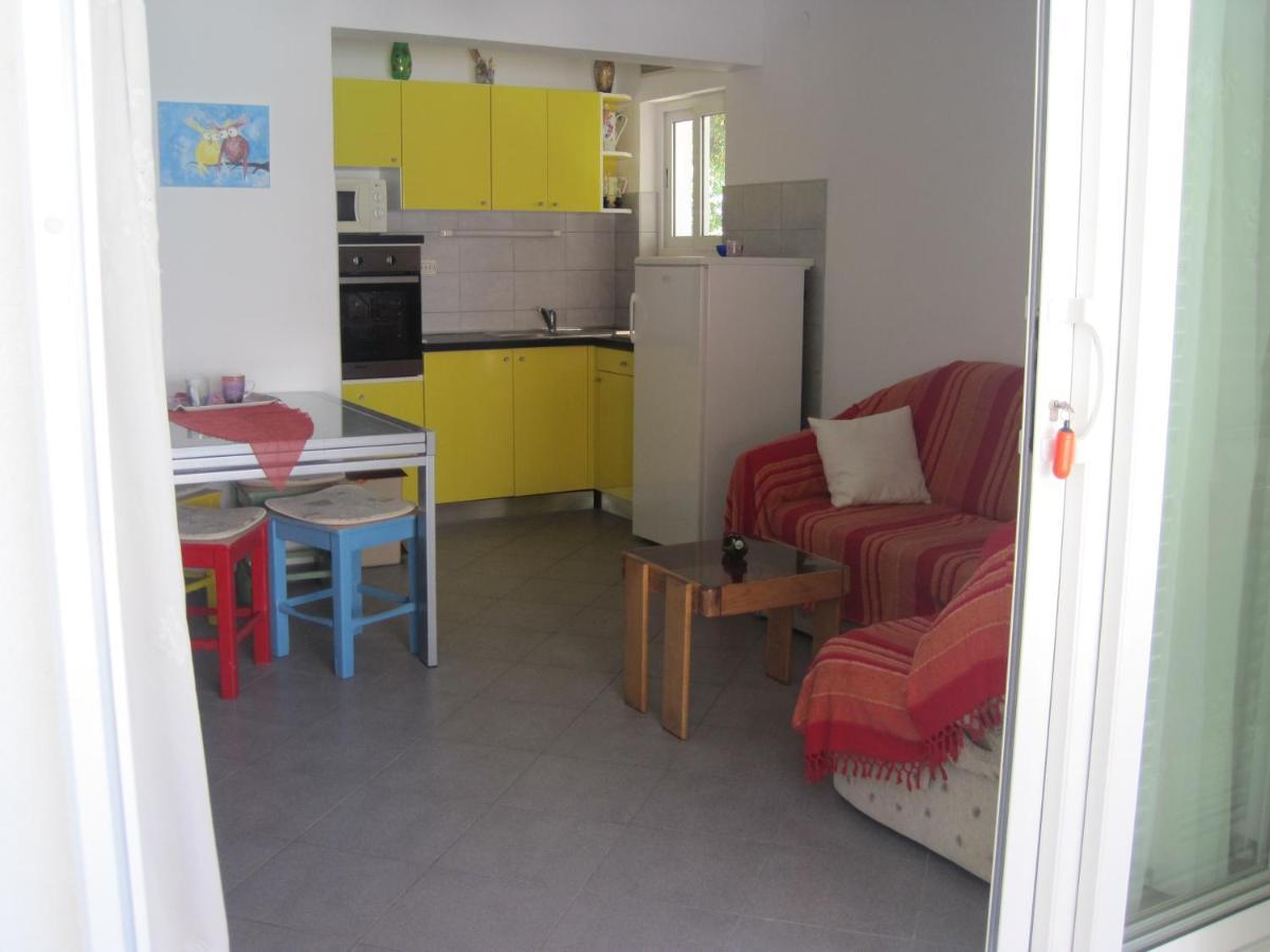 Apartments By The Sea Maslinica, Solta - 14748 외부 사진
