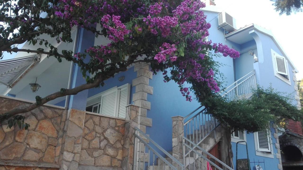 Apartments By The Sea Maslinica, Solta - 14748 외부 사진